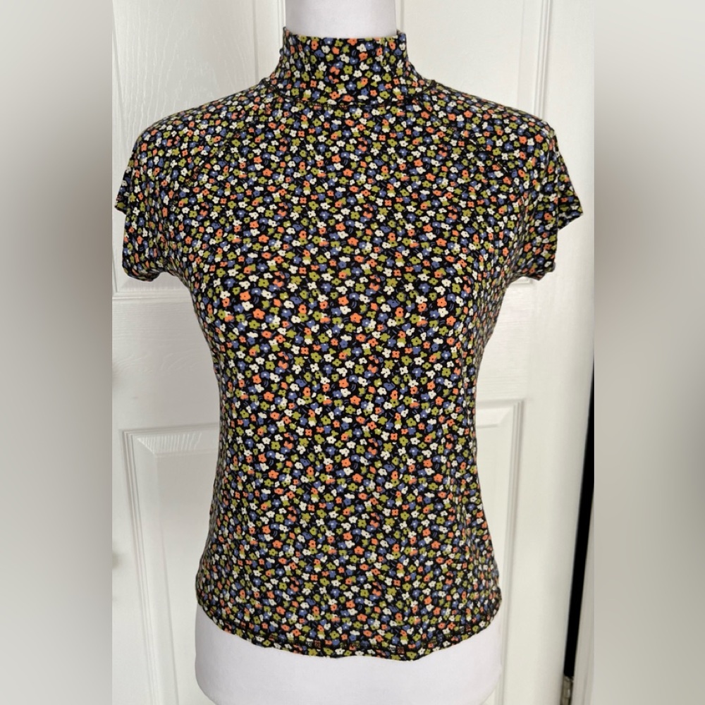 Anne Klein Short Sleeve Turtleneck Stretch Top - Size Medium